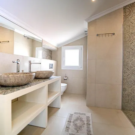 Seaside Residence, Villa Sar, Deniz Manzarali Fethiye Calis , 4 Yatak Odali ,8 Kisilik Muestakil Havuzlu Villa فيلة *